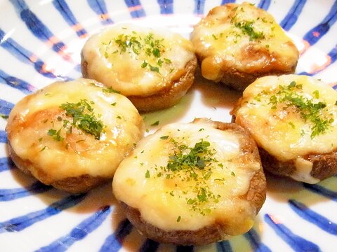 椎茸の味噌チーズ焼き